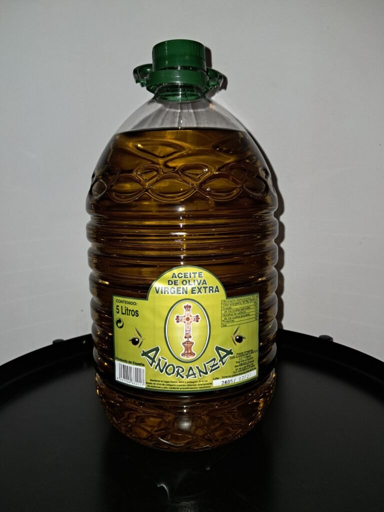Garrafa de aceite de oliva virgen extra cornicabra y cuquillo de cosecha propia
