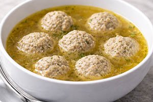 caldo con pelotas tradicional receta casera