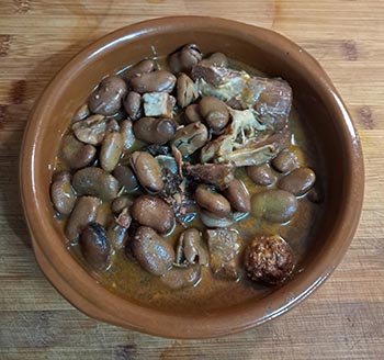 Plato de michirones murcianos tradicionales caseros